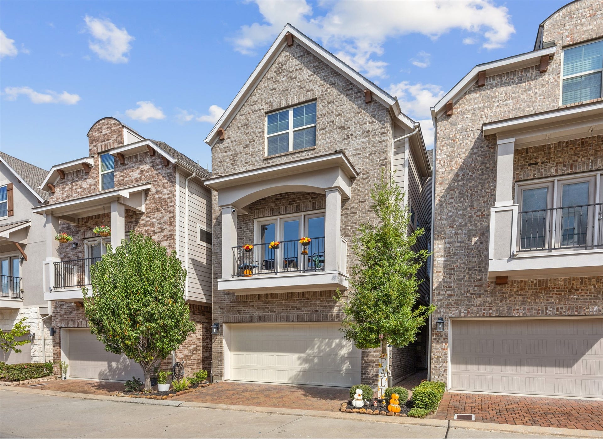 1006 Shepherd Oaks Drive, Houston, TX 77018 1006 Shepherd Oaks Drive, Houston, TX 77018