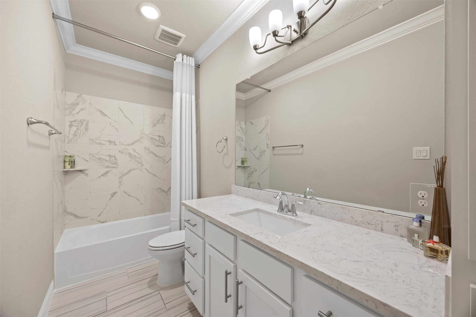 1006 Shepherd Oaks Drive, Houston, TX 77018 1006 Shepherd Oaks Drive, Houston, TX 77018