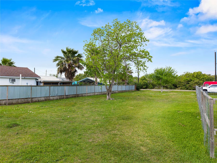 Property photo for 309 5th Street, San Leon, TX