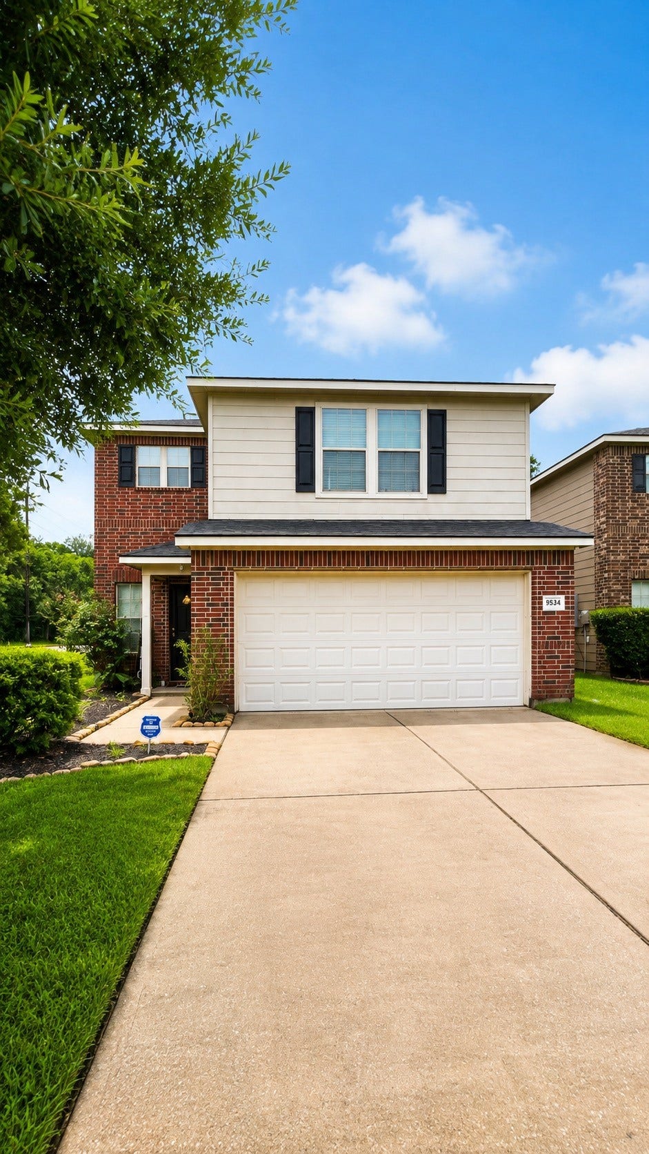 9534 Brandon Rock Lane, Houston, TX 77044 Welcome home!
*virtually enhanced*