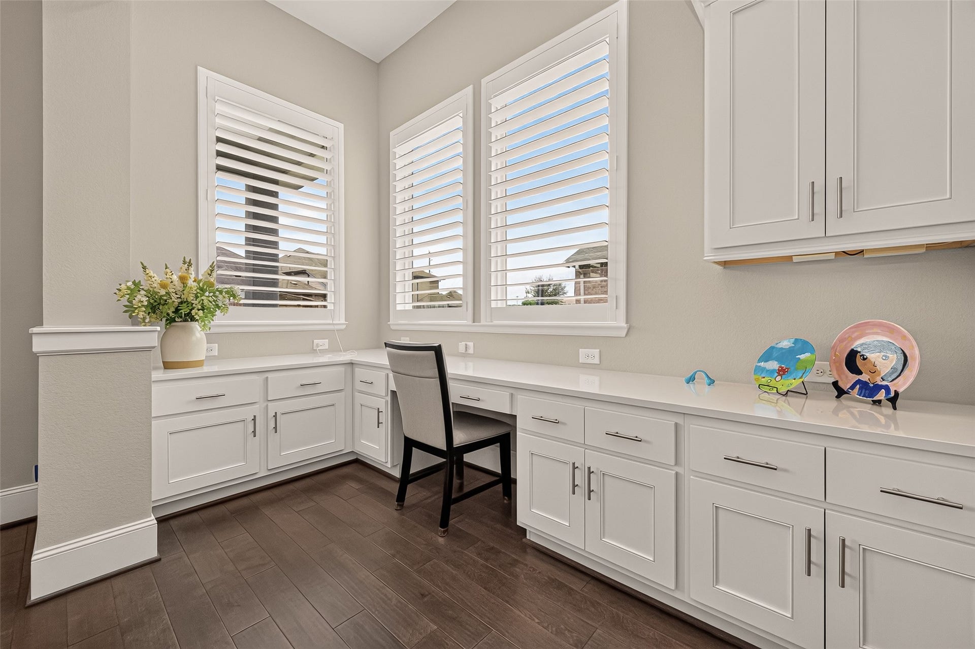 11219 Elm Creek Falls Court, Cypress, TX 77433 Look at this extra room next to breakfast and kitchen!