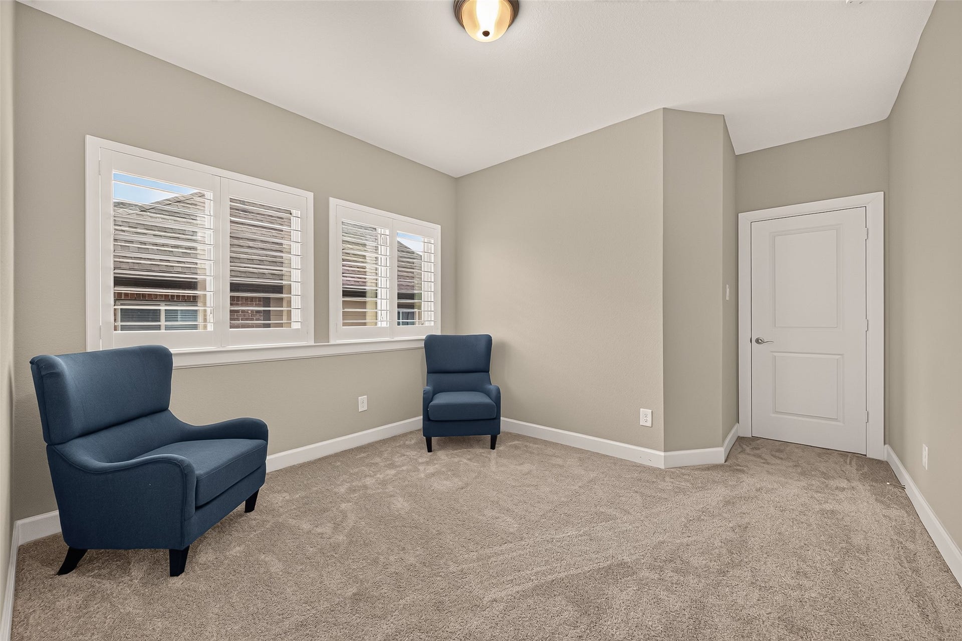 11219 Elm Creek Falls Court, Cypress, TX 77433 A flex room between bedroom #4 and #5.
