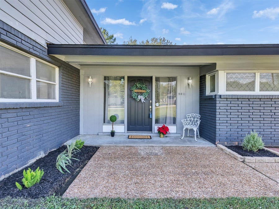 Property photo for 2011 Durrain Ferry Road, Baytown, TX
