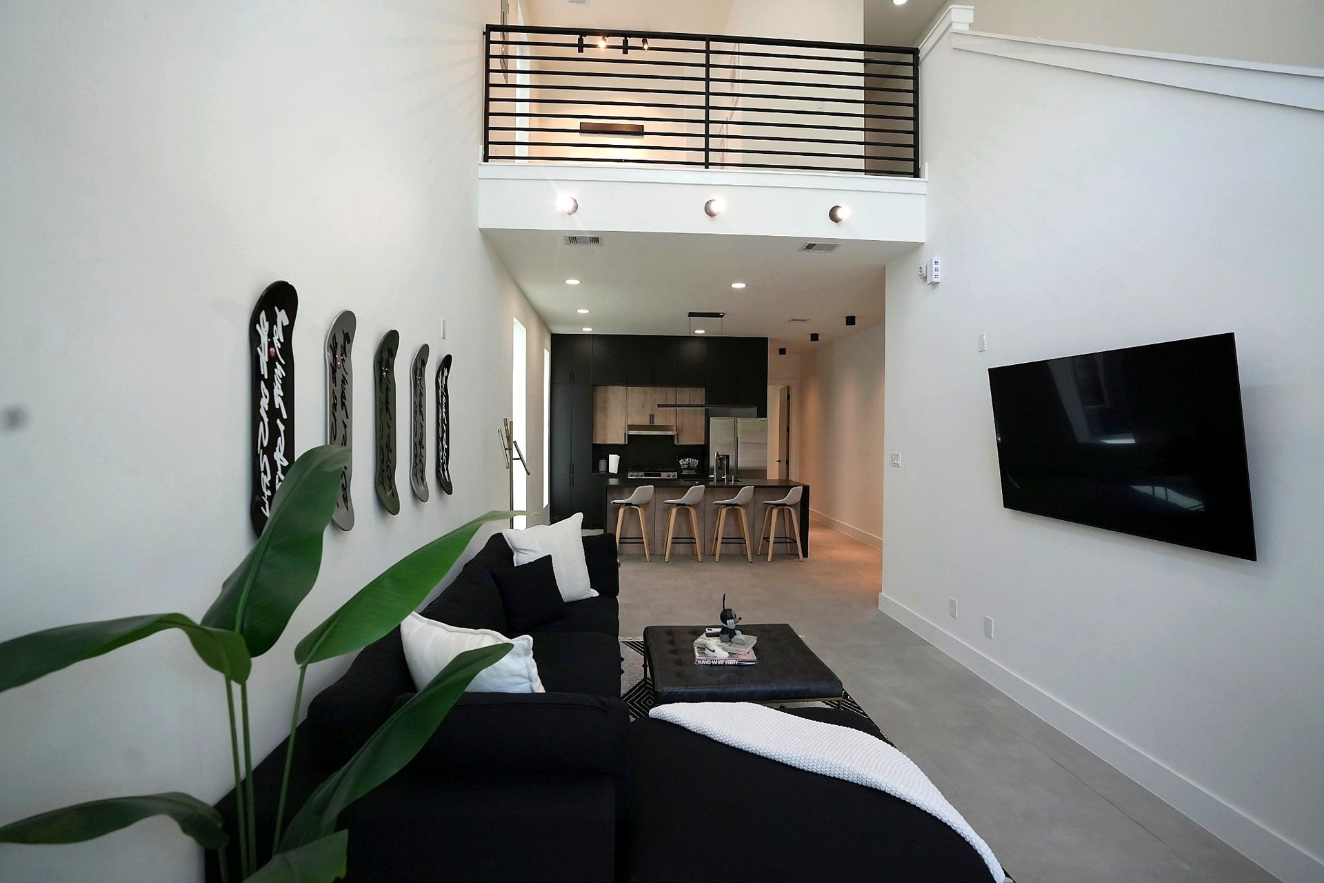 2205 Staples Street, #C, Houston, TX 77026 22FT High ceilings