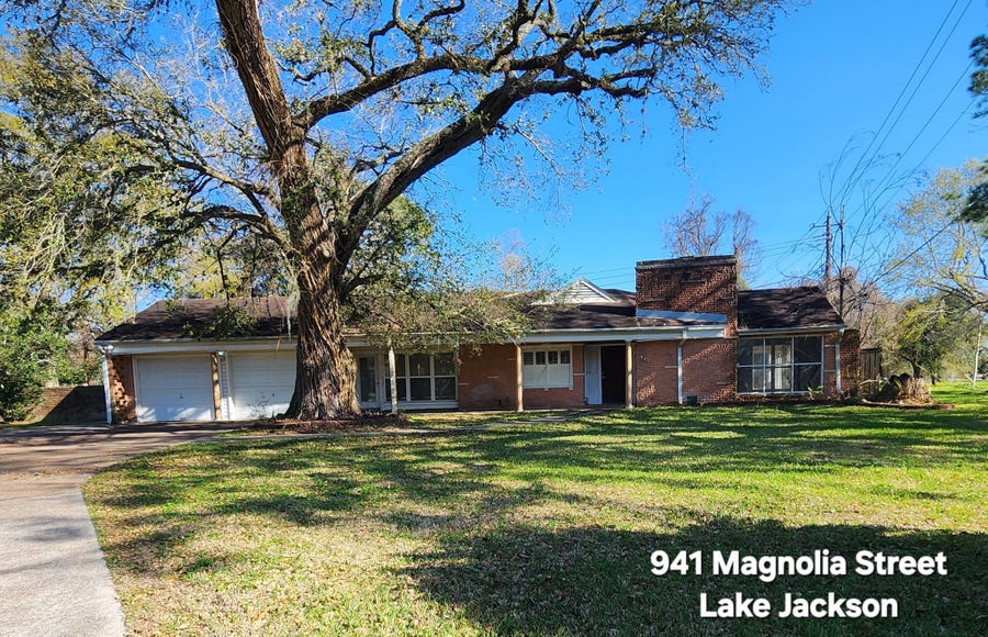 Property photo for 941 Magnolia Street, Lake Jackson, TX