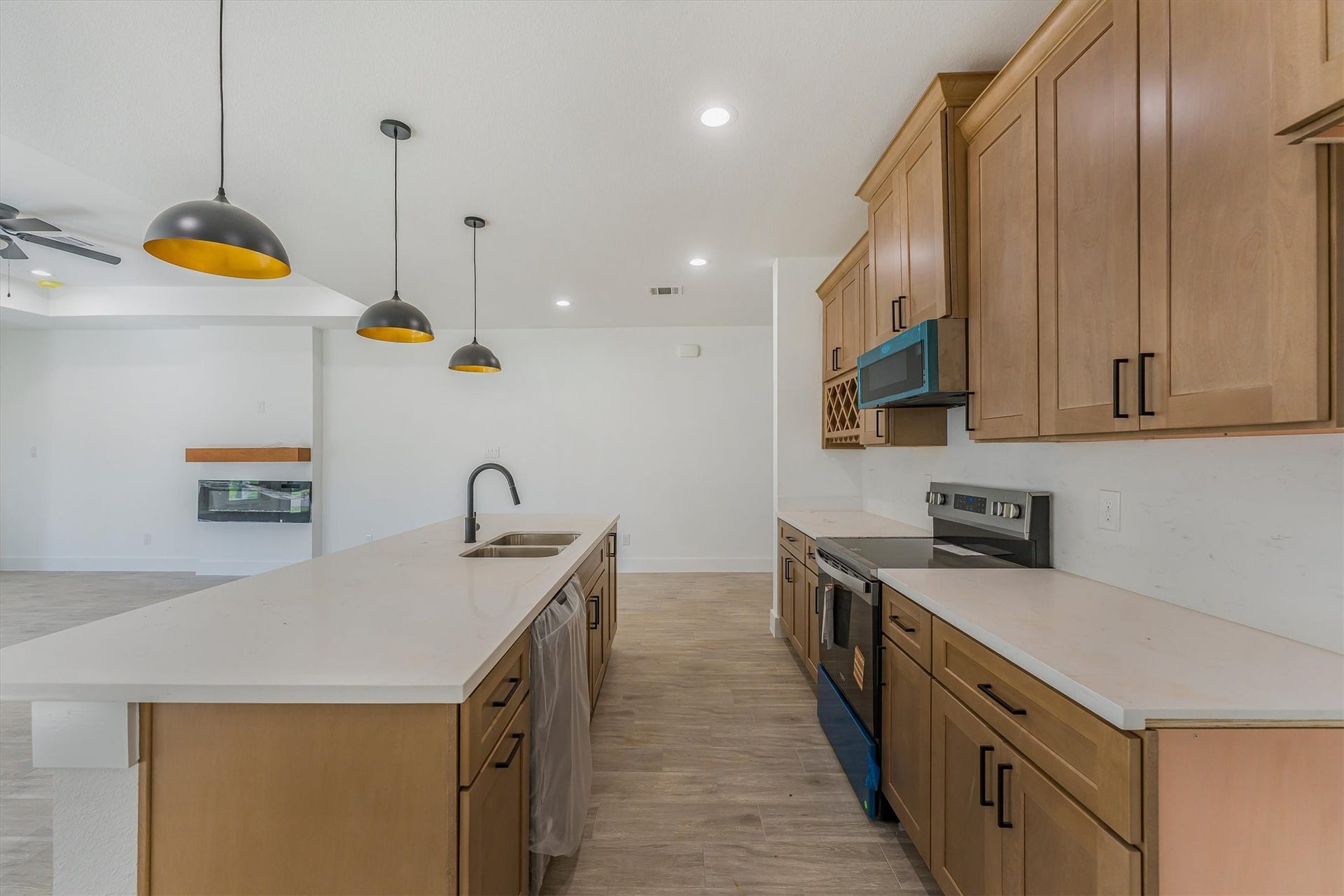 10703 Hillside Drive, Montgomery, TX 77356 10703 Hillside Drive, Montgomery, TX 77356