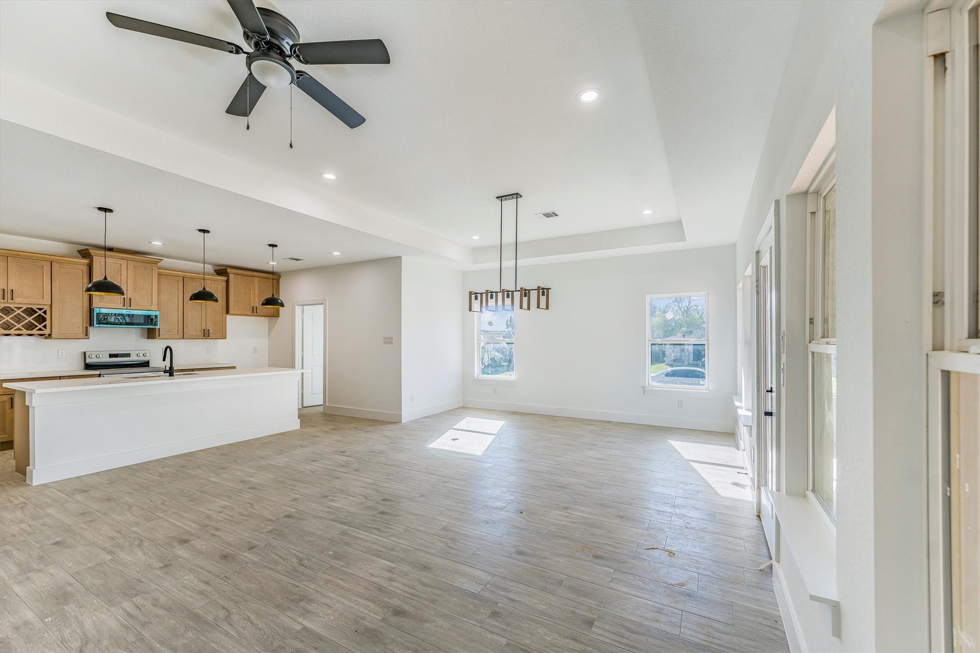 10703 Hillside Drive, Montgomery, TX 77356 10703 Hillside Drive, Montgomery, TX 77356