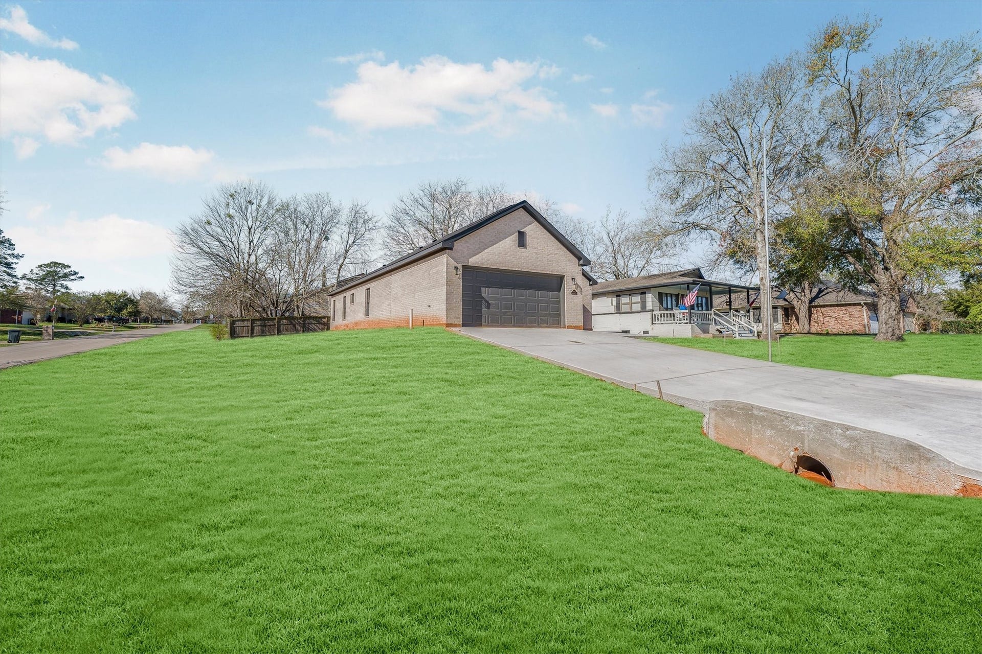 10703 Hillside Drive, Montgomery, TX 77356 10703 Hillside Drive, Montgomery, TX 77356