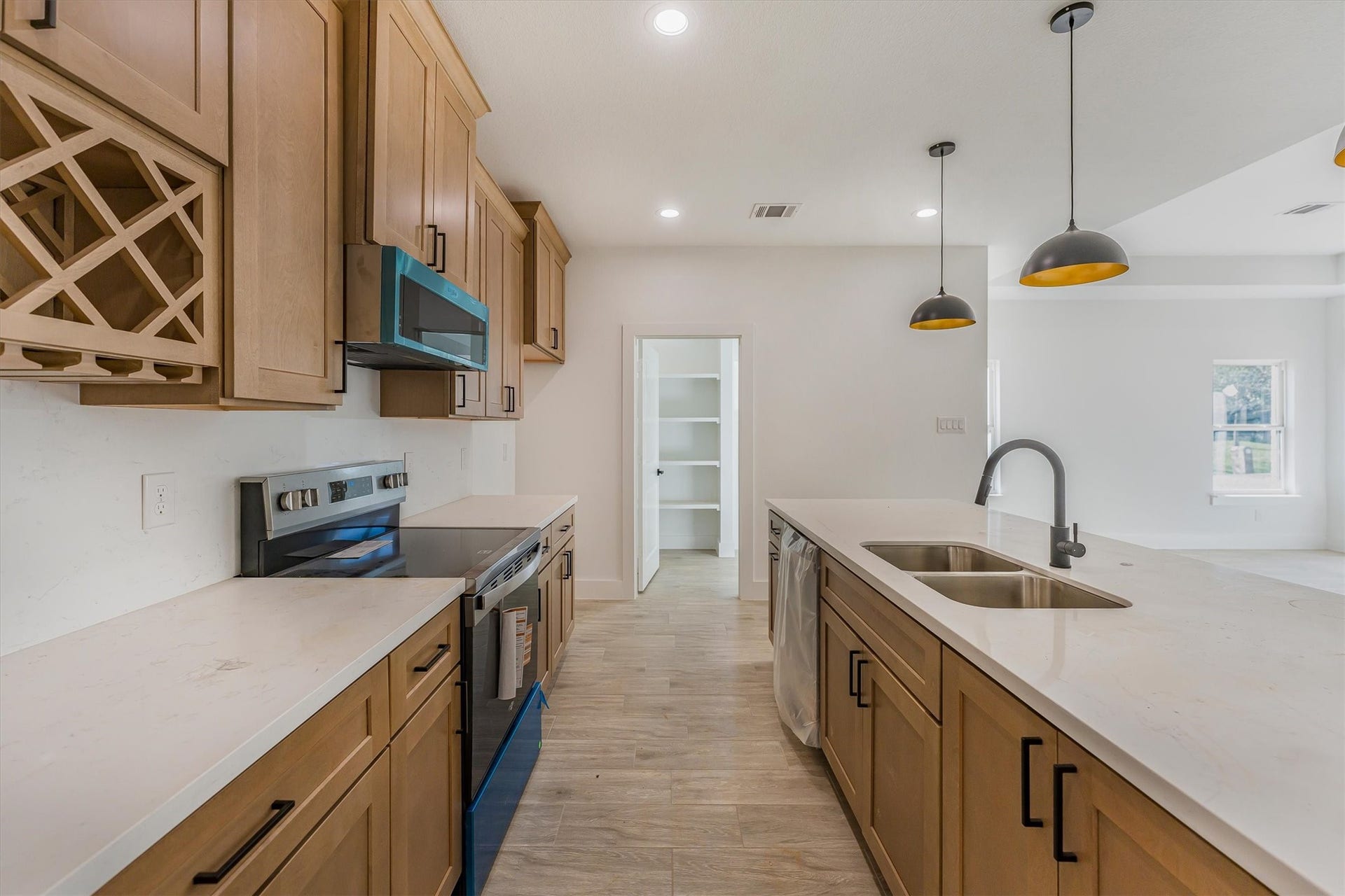 10703 Hillside Drive, Montgomery, TX 77356 10703 Hillside Drive, Montgomery, TX 77356