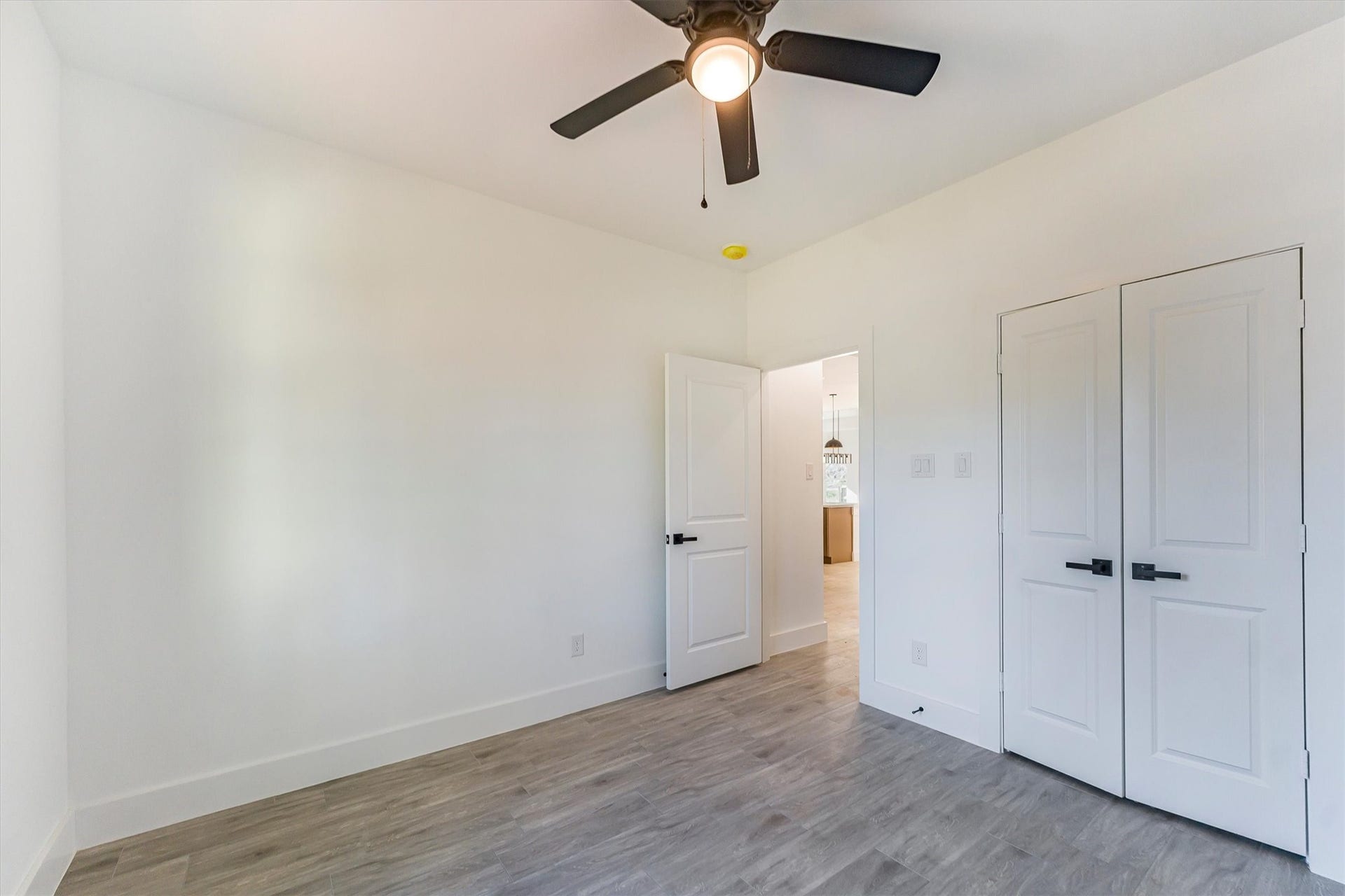10703 Hillside Drive, Montgomery, TX 77356 10703 Hillside Drive, Montgomery, TX 77356