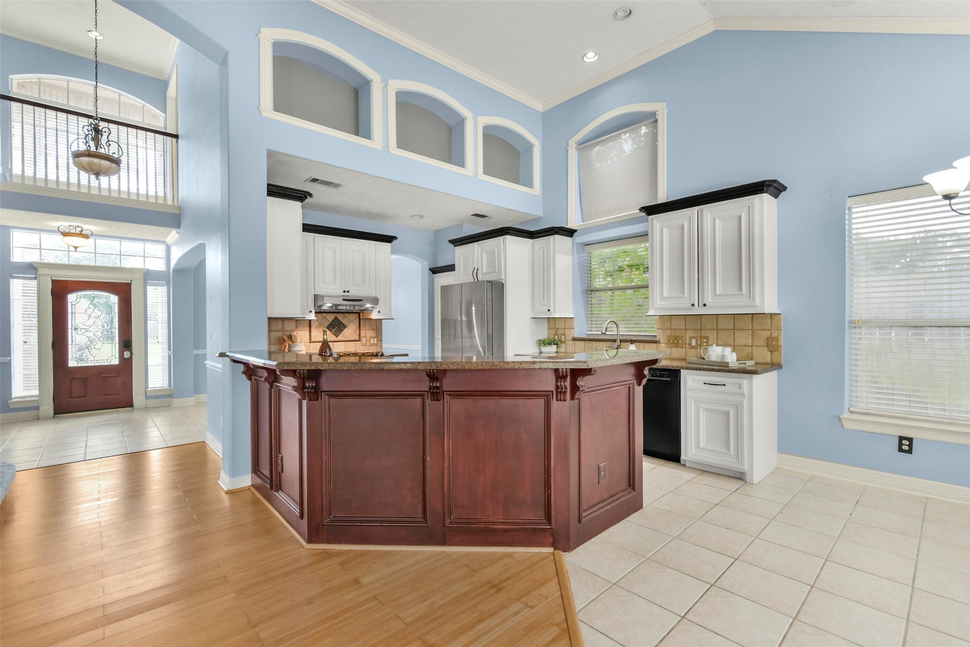 11003 Pinewood Court, La Porte, TX 77571 Kitchen open to the living room