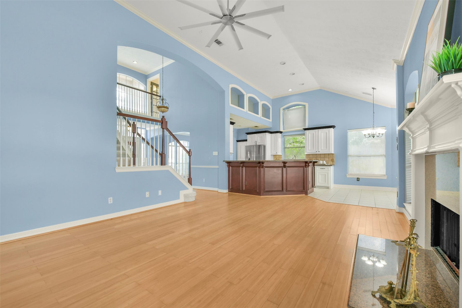 11003 Pinewood Court, La Porte, TX 77571 Large Living Room