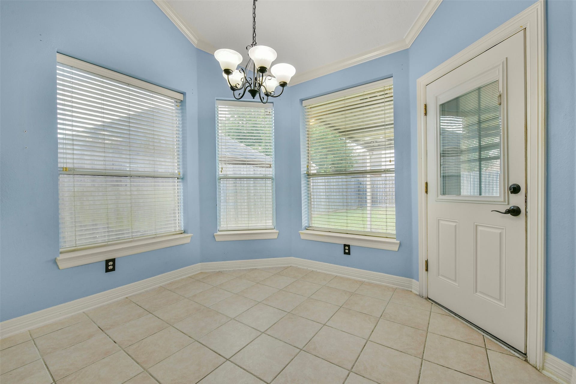 11003 Pinewood Court, La Porte, TX 77571 Breakfast room