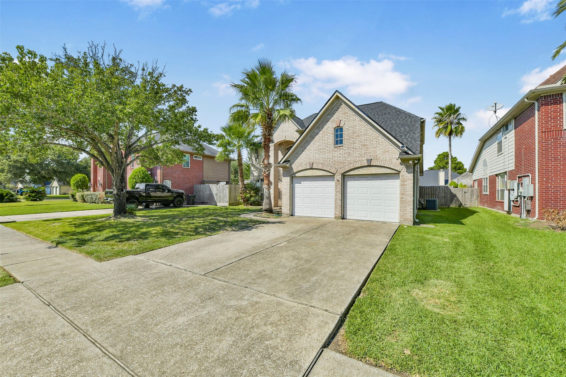 11003 Pinewood Court, La Porte, TX 77571 Double wide driveway