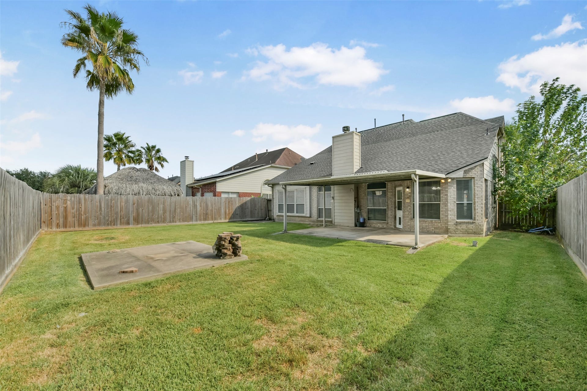 11003 Pinewood Court, La Porte, TX 77571 Nice sized yard