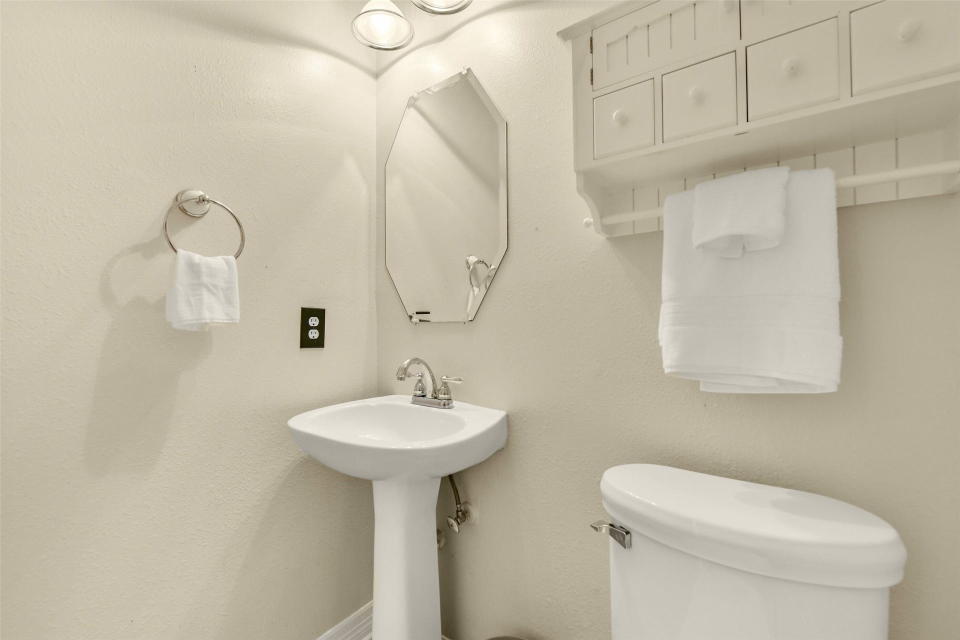 11003 Pinewood Court, La Porte, TX 77571 Half bath is on first floor.