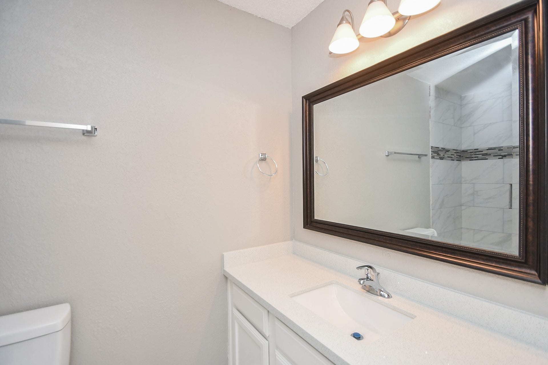21707 Park Valley Drive, Katy, TX 77450 gorgeous 2nd bath