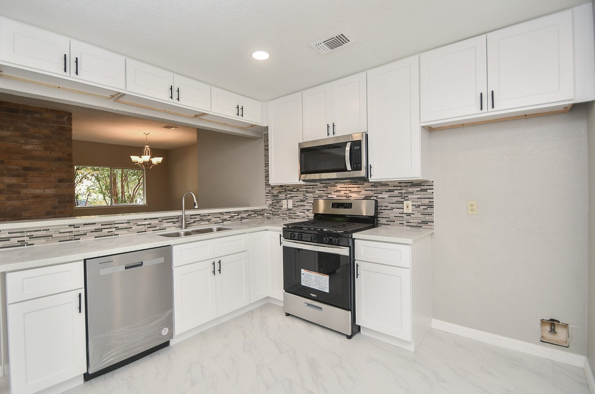 21707 Park Valley Drive, Katy, TX 77450 Gorgeous cabinets with granite counters