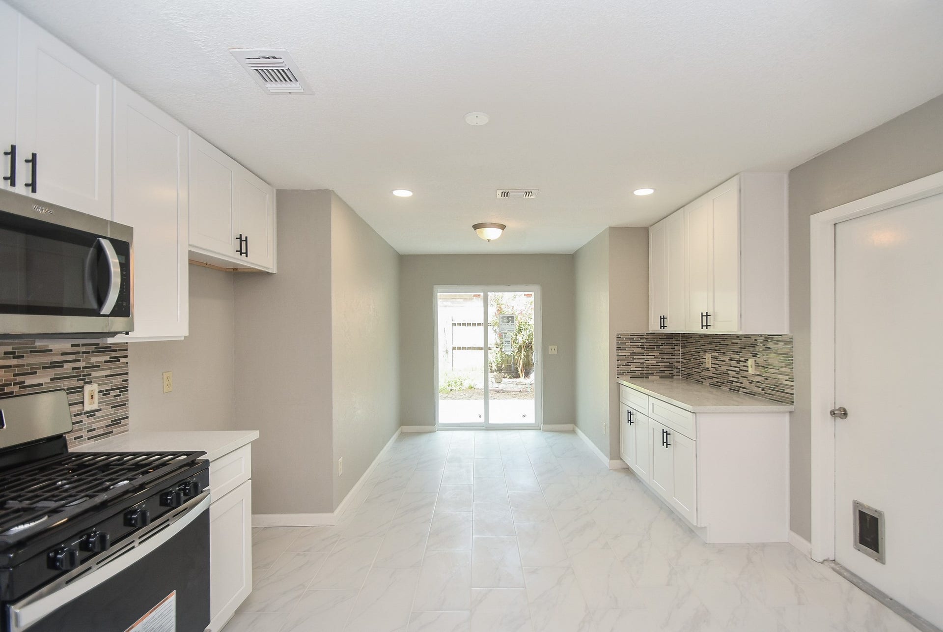 21707 Park Valley Drive, Katy, TX 77450 lots of cabinets
