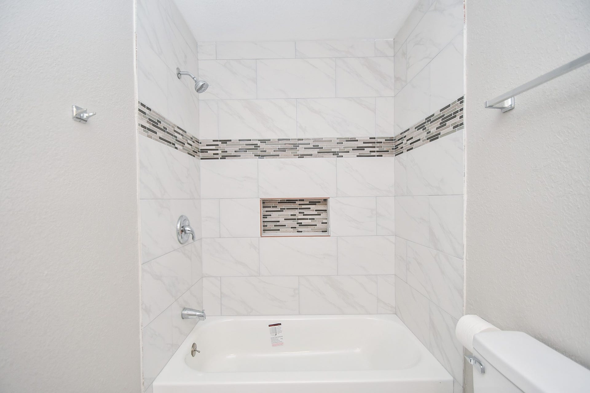 21707 Park Valley Drive, Katy, TX 77450 secondary bath is totally updated