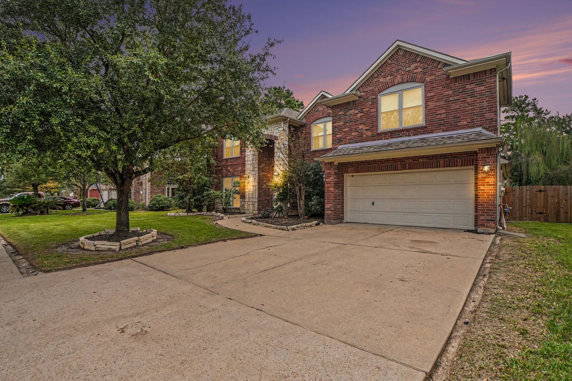 12807 Rocky Briar Lane, Tomball, TX 77377 Welcome to 12807 Rocky Briarone of Northpointes best values, with a grand two-story entry, a classic brick and stone exterior, and mature trees set the scene.