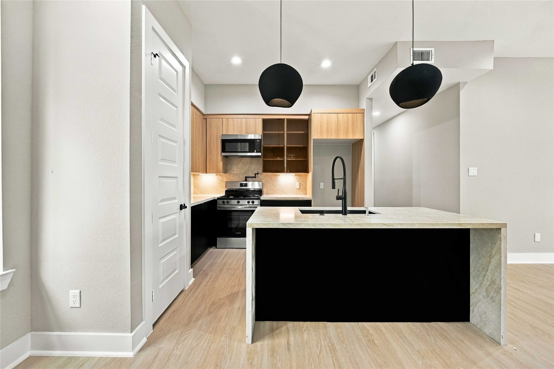 3503 Rebecca Street, #E/F, Houston, TX 77021 3503 Rebecca Street, #E/F, Houston, TX 77021