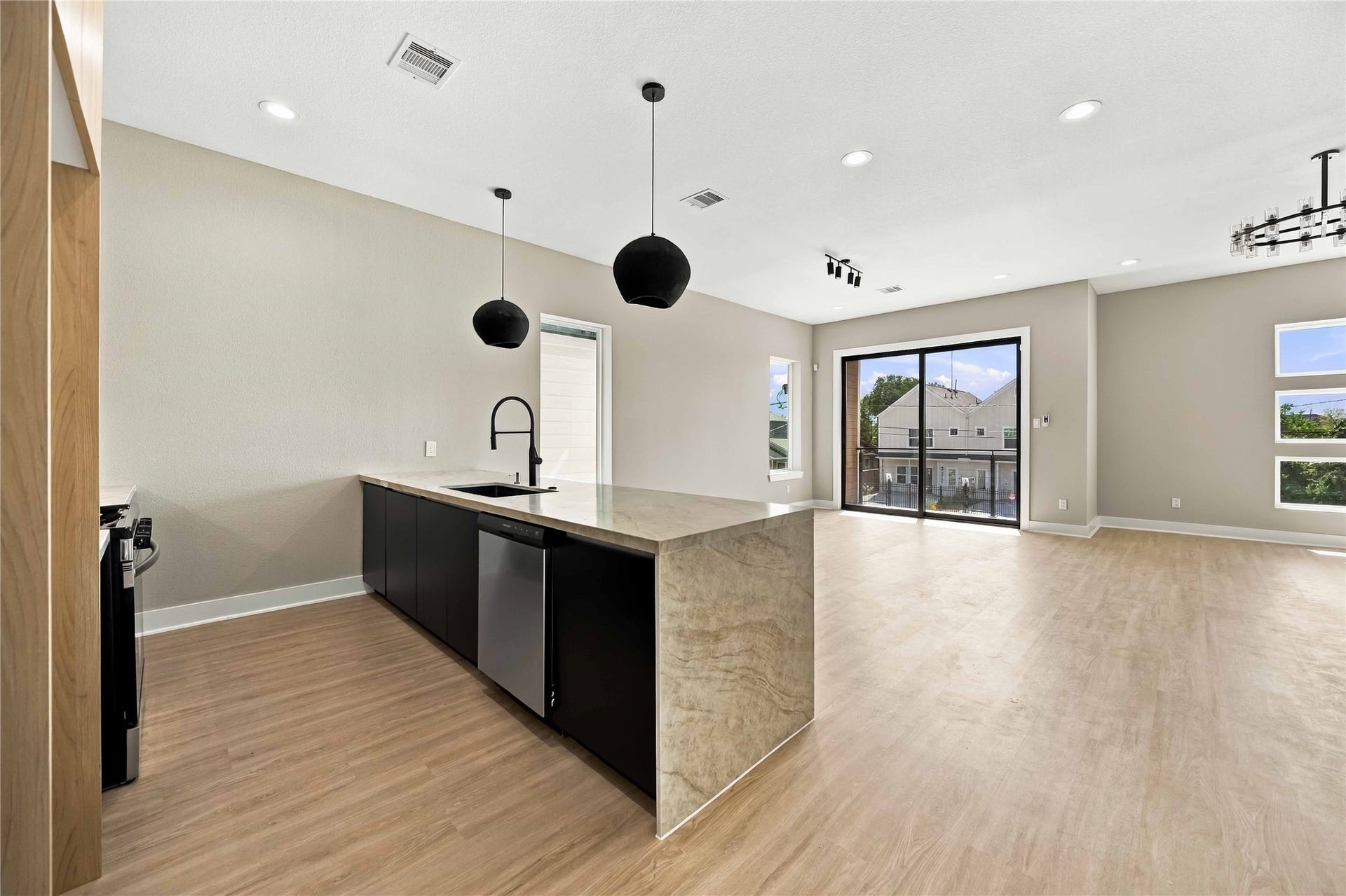 3503 Rebecca Street, #E/F, Houston, TX 77021 3503 Rebecca Street, #E/F, Houston, TX 77021
