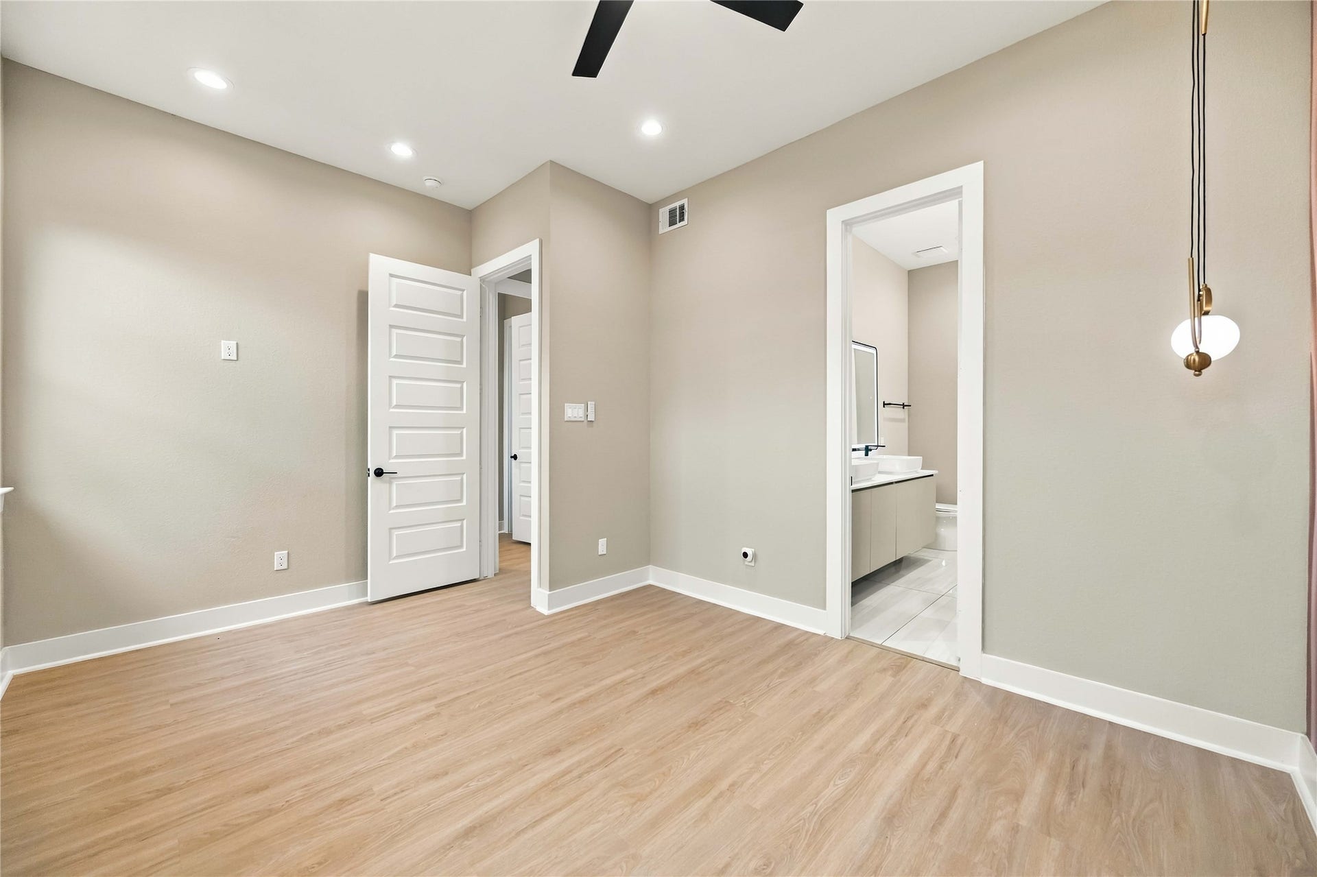 3503 Rebecca Street, #E/F, Houston, TX 77021 3503 Rebecca Street, #E/F, Houston, TX 77021