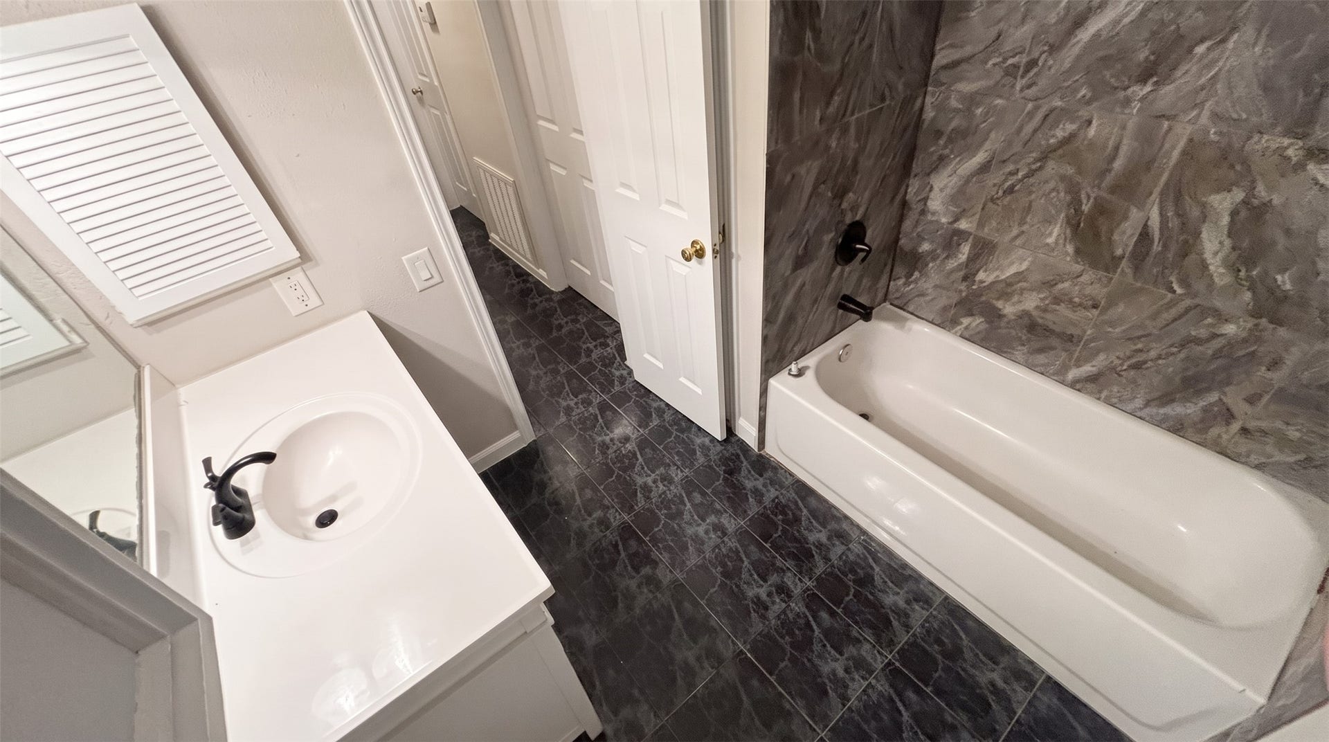 16610 Park Scot Drive Drive, Houston, TX 77084 Secondary Bathroom