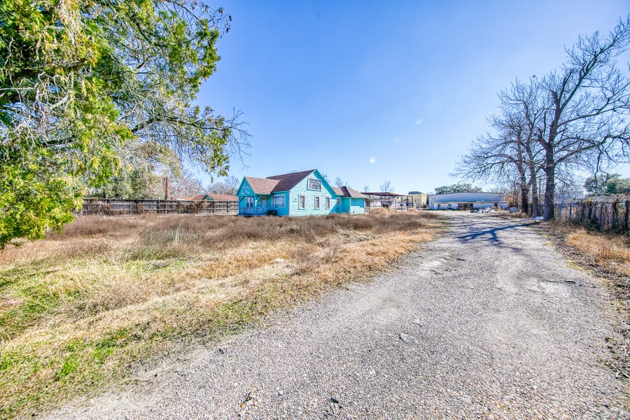 Property photo for 302 E Rogers Street, Houston, TX