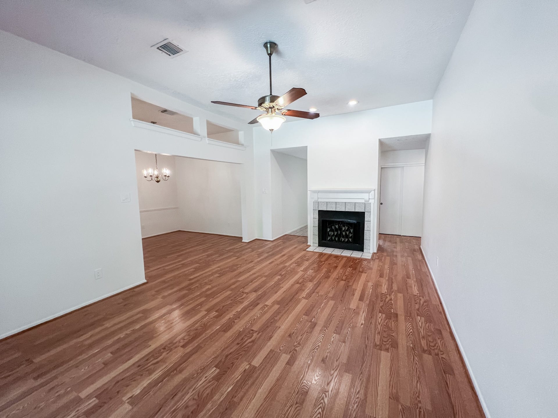 347 Elder Vista Drive, Houston, TX 77598 347 Elder Vista Drive, Houston, TX 77598