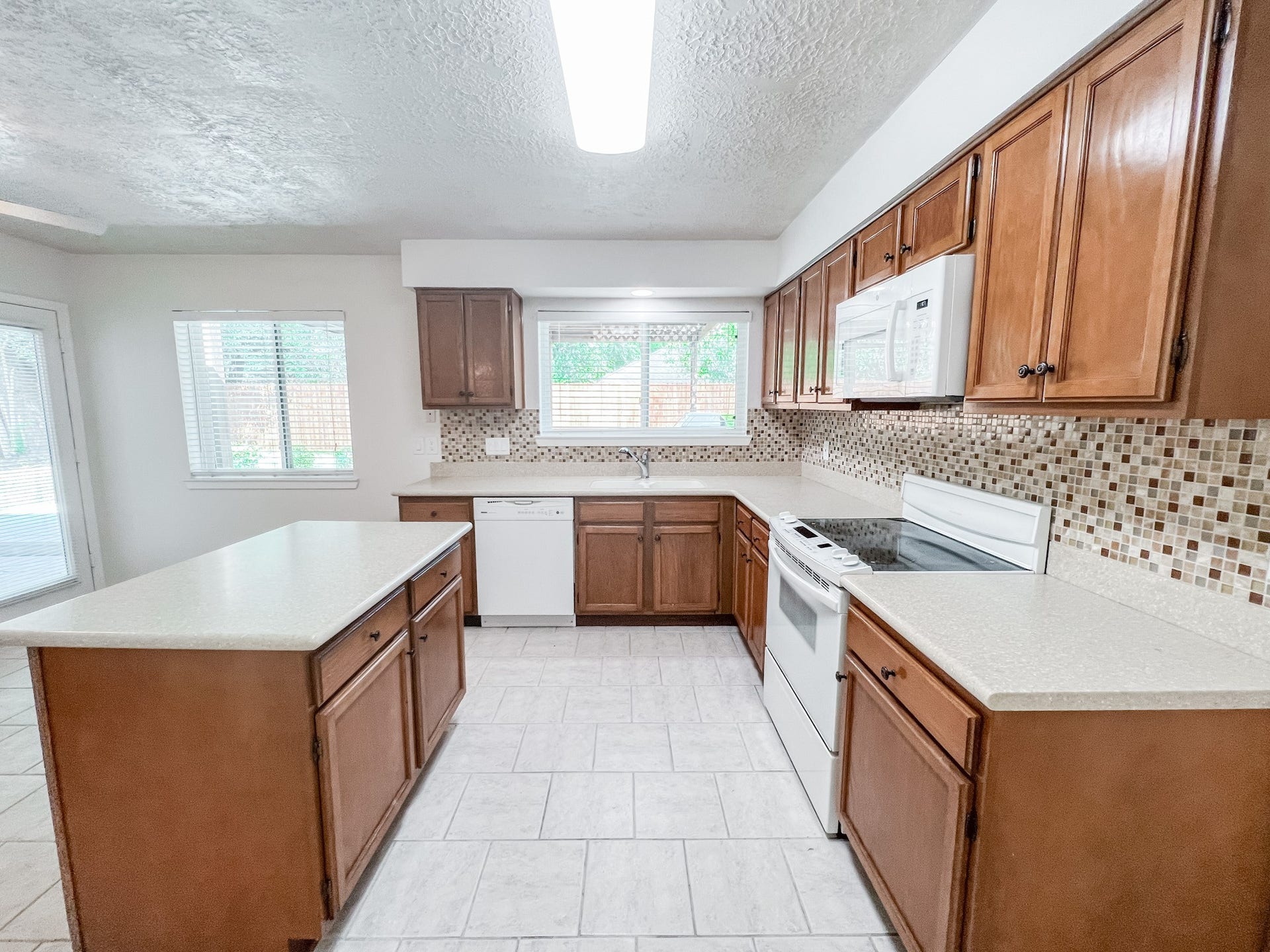 347 Elder Vista Drive, Houston, TX 77598 347 Elder Vista Drive, Houston, TX 77598