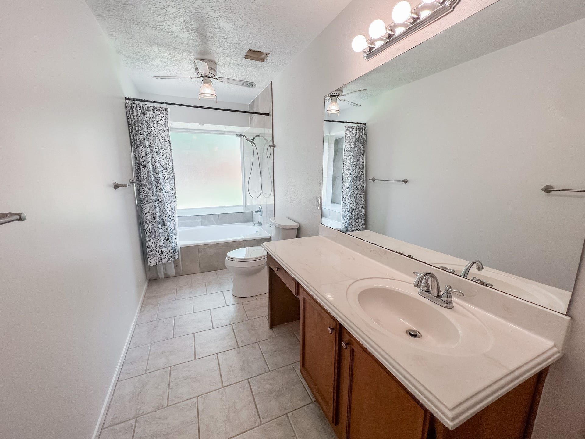 347 Elder Vista Drive, Houston, TX 77598 347 Elder Vista Drive, Houston, TX 77598