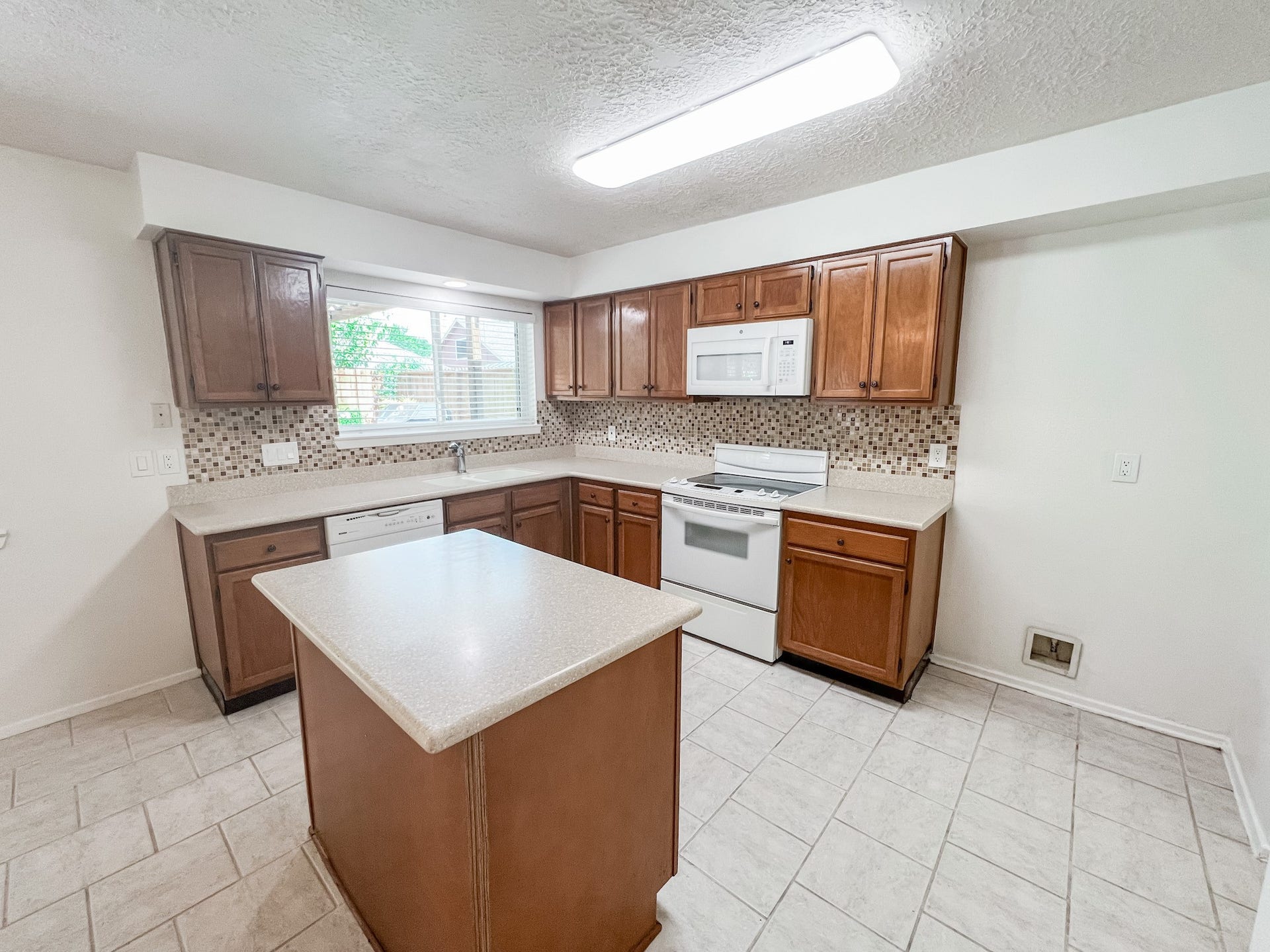 347 Elder Vista Drive, Houston, TX 77598 347 Elder Vista Drive, Houston, TX 77598