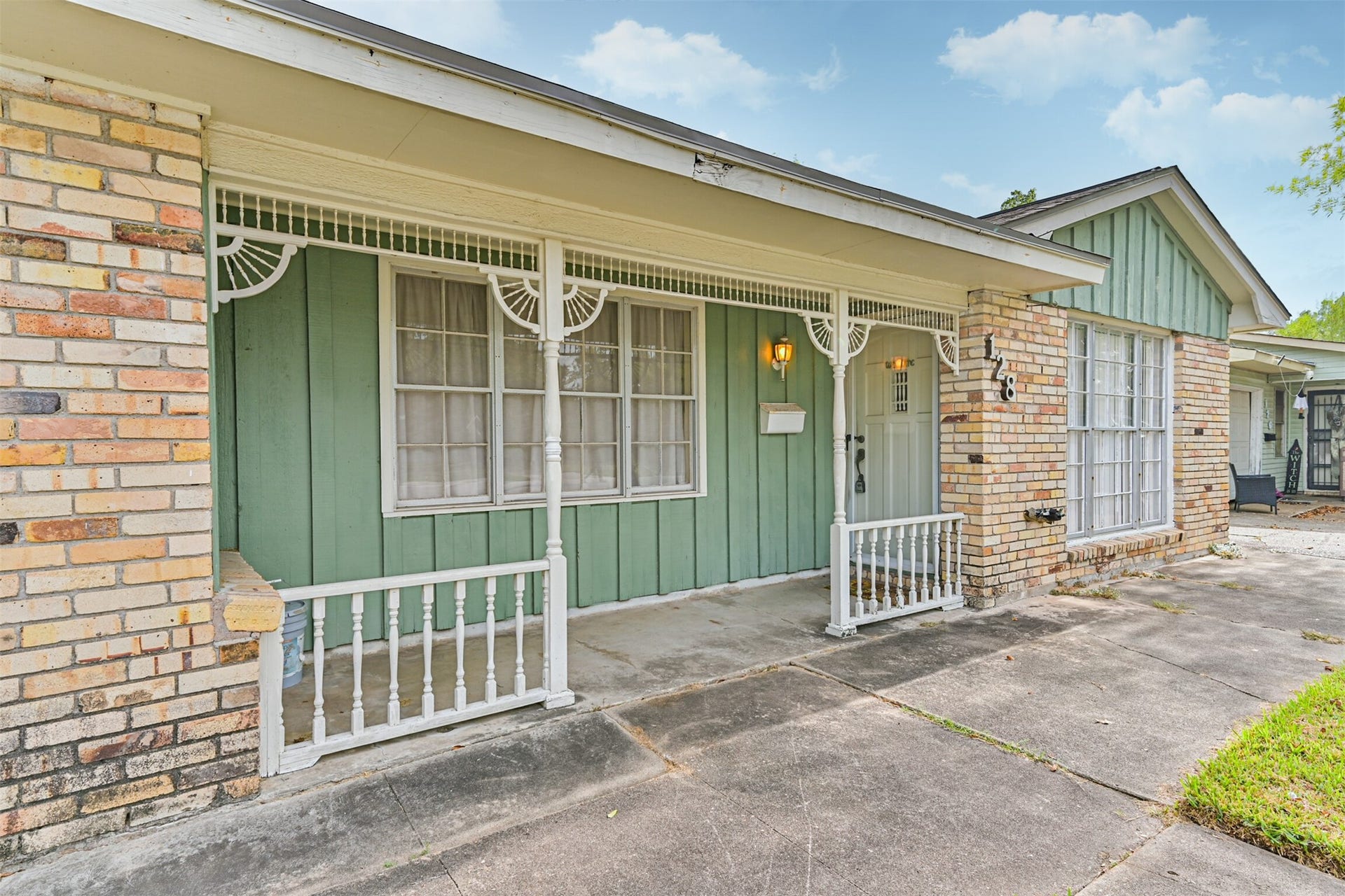 128 Forest Oaks Lane, Lake Jackson, TX 77566
