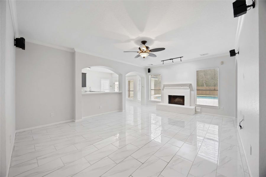 Property photo for 15 Finetta Lane, Alvin, TX