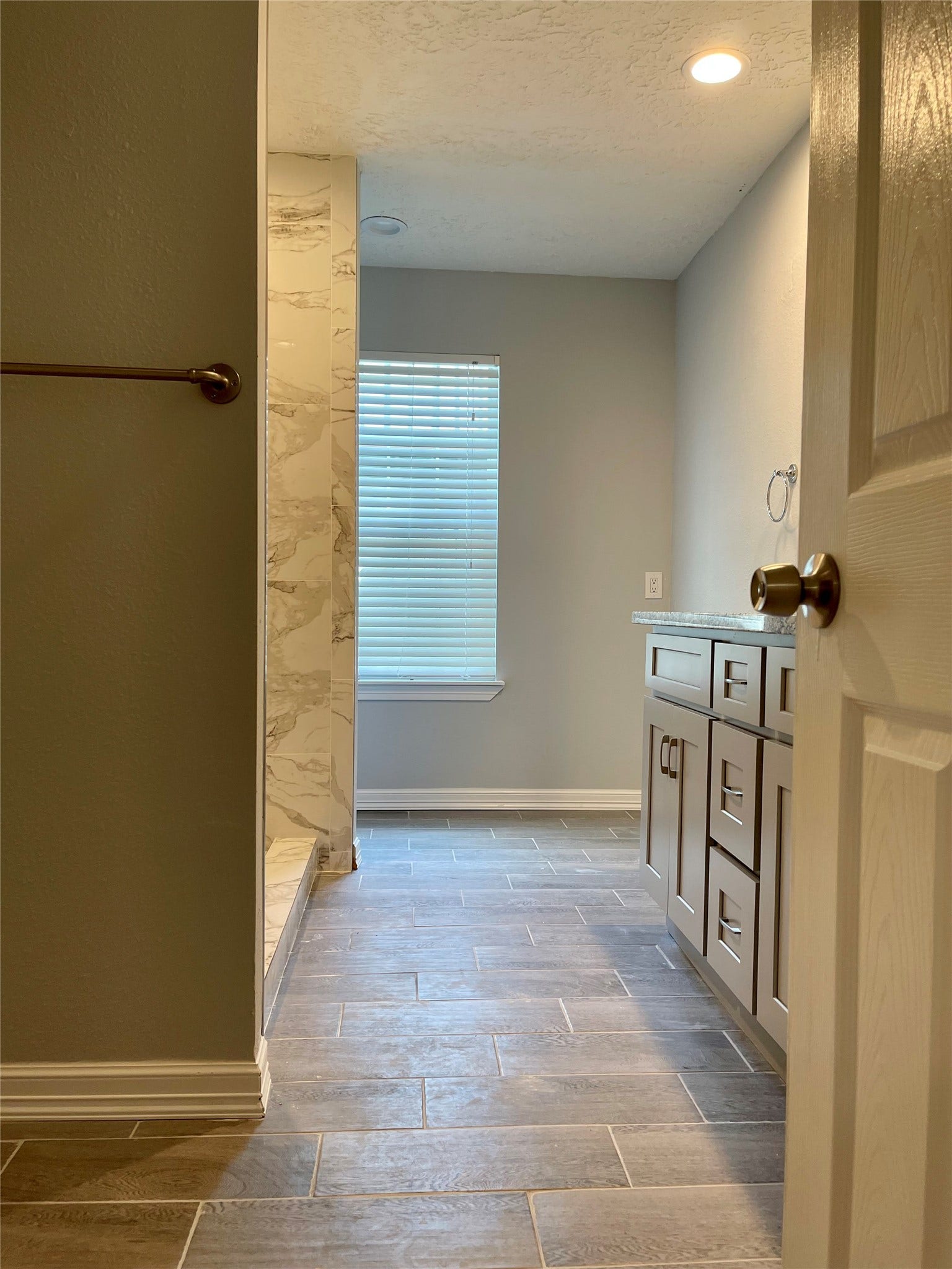 9415 Westacre Place, Houston, TX 77083 New Beautiful Masterbath