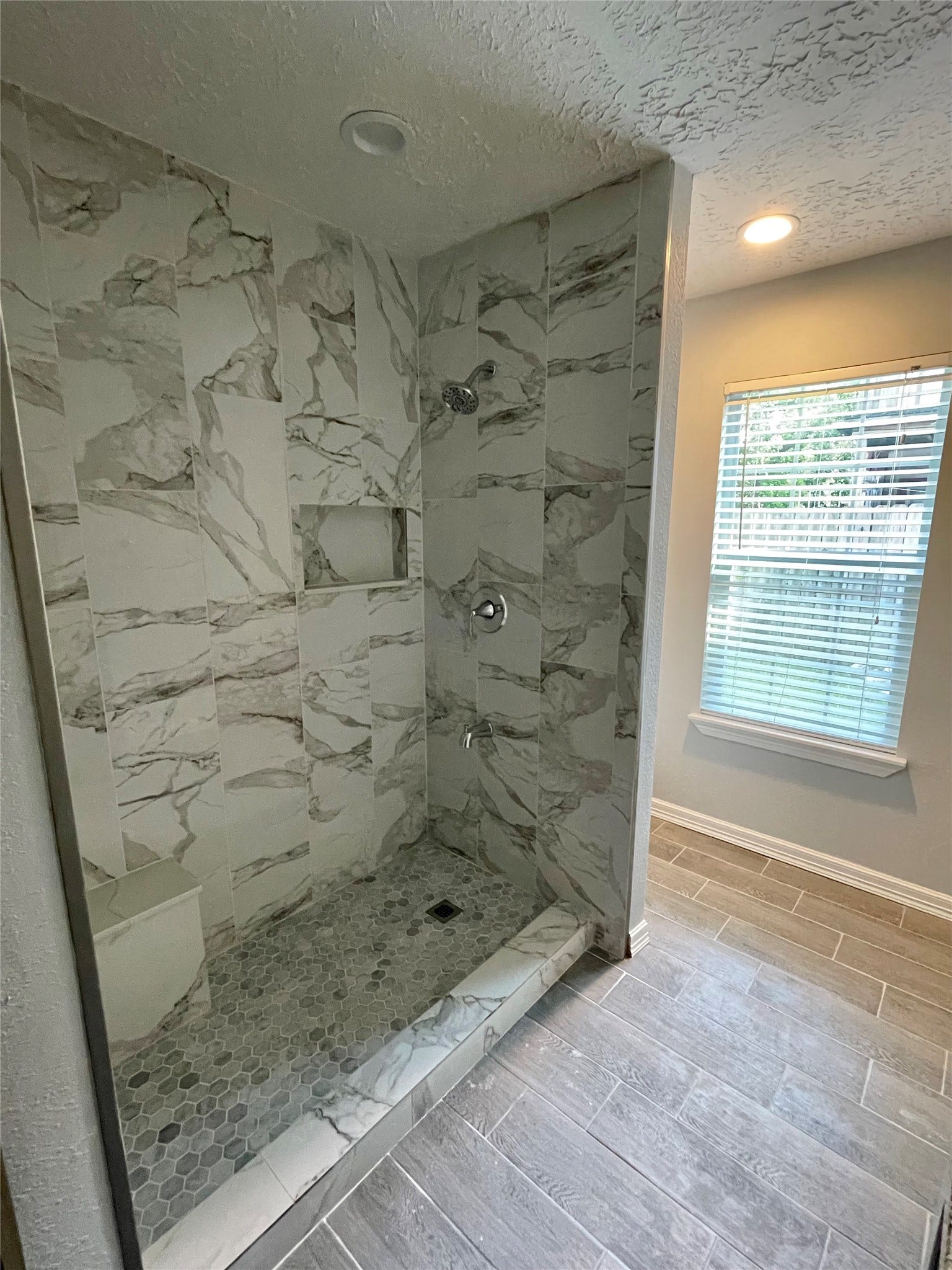 9415 Westacre Place, Houston, TX 77083 Masterbath