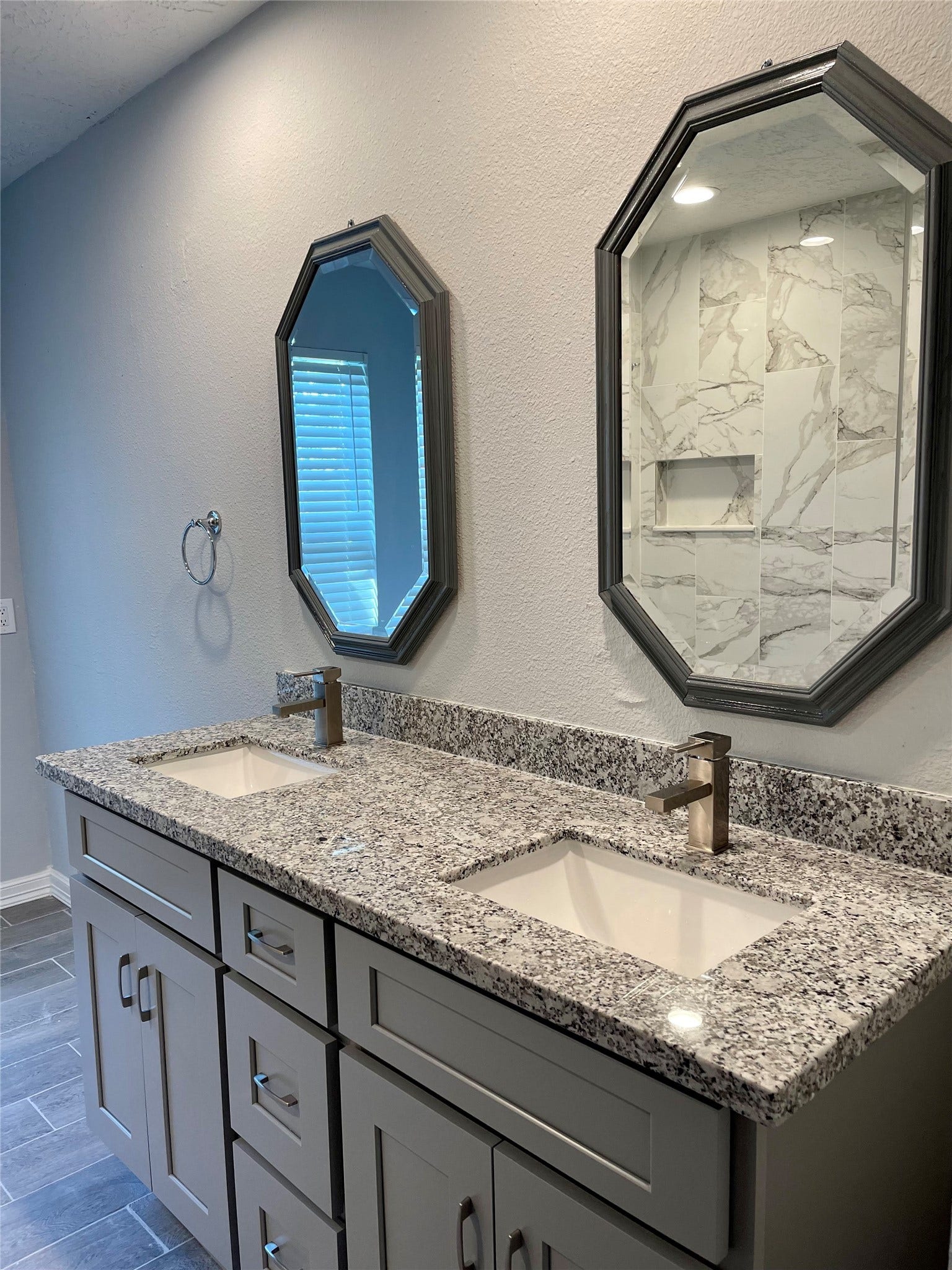 9415 Westacre Place, Houston, TX 77083 Masterbath double sink