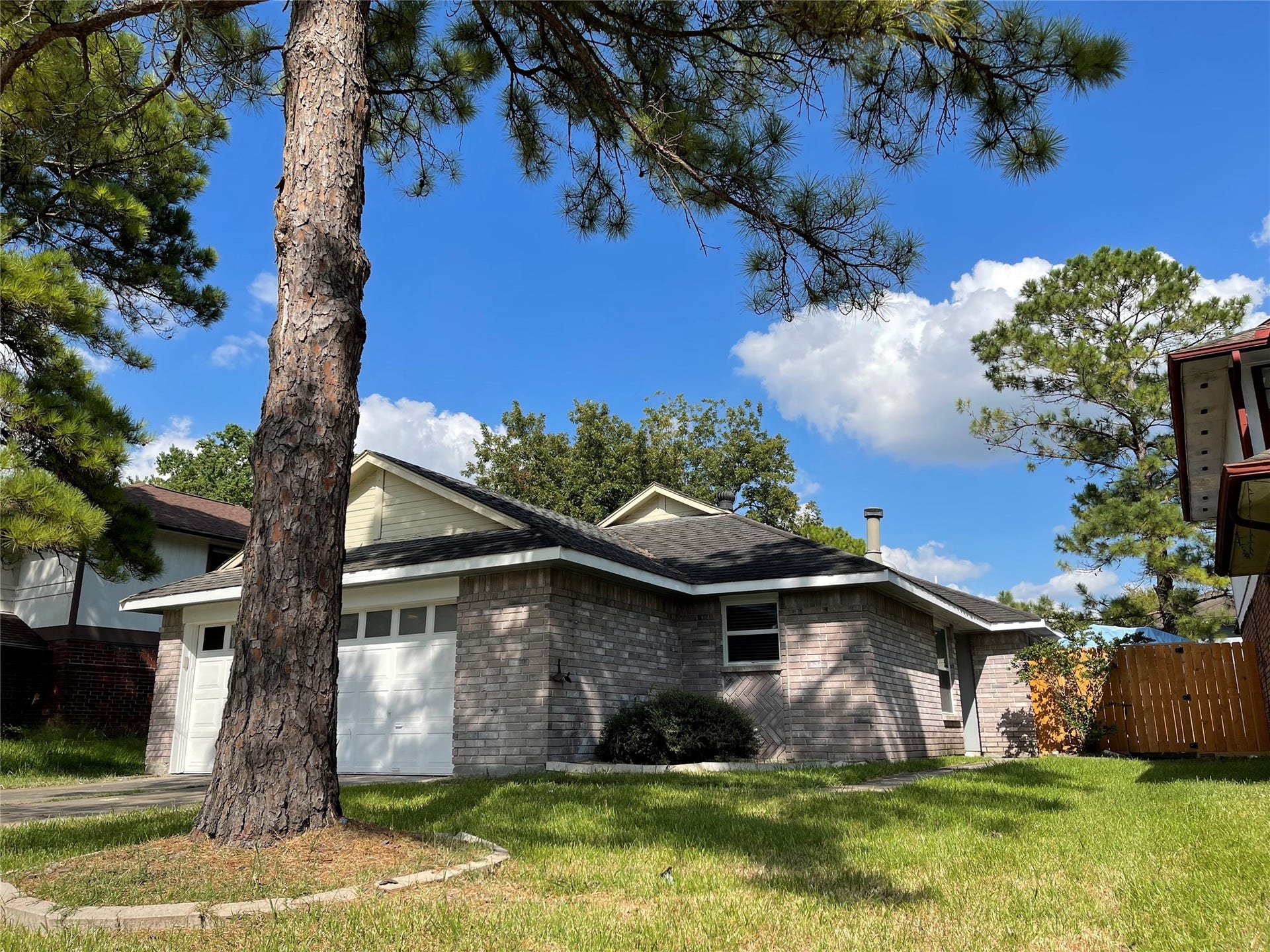 9415 Westacre Place, Houston, TX 77083 9415 Westacre Place, Houston, TX 77083