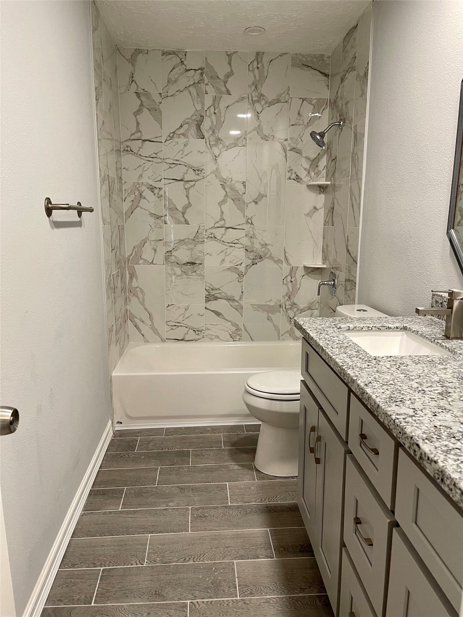 9415 Westacre Place, Houston, TX 77083 Bathroom#2