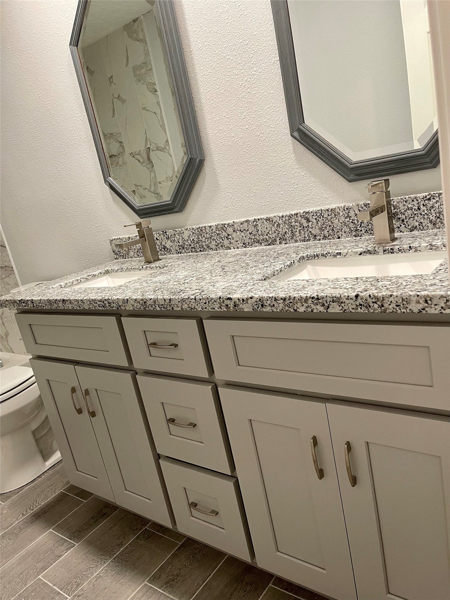 9415 Westacre Place, Houston, TX 77083 Bathroom#2