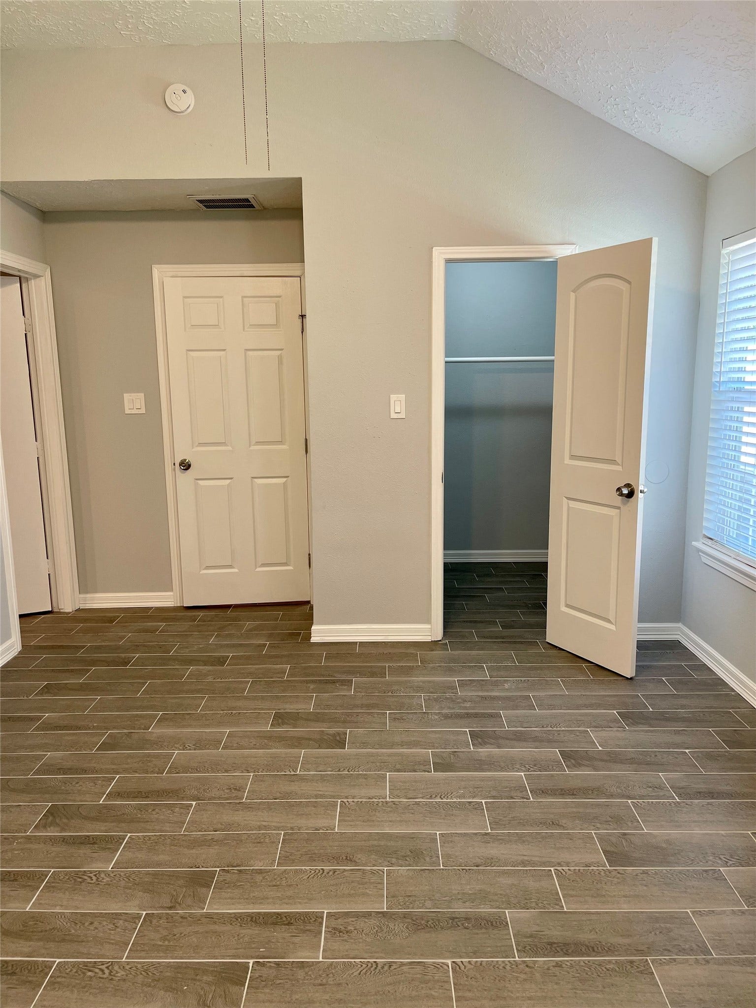 9415 Westacre Place, Houston, TX 77083 Masterbed with walk-in closet