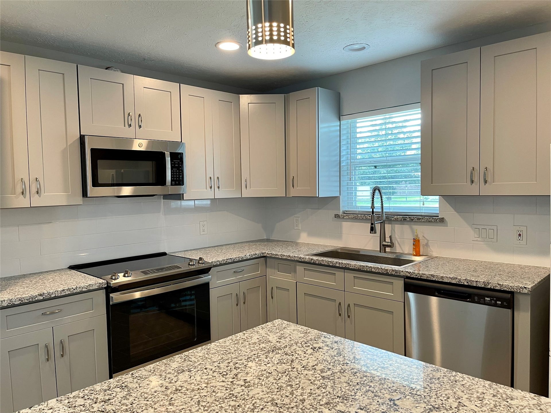 9415 Westacre Place, Houston, TX 77083 9415 Westacre Place, Houston, TX 77083