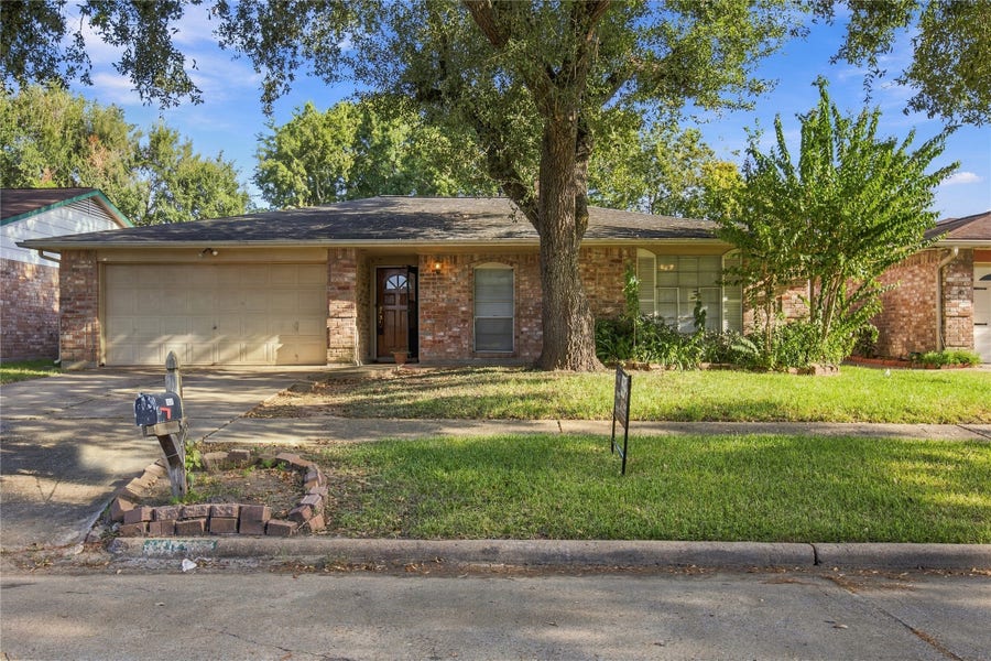 Property photo for 13826 Southline Road, Sugar Land, TX