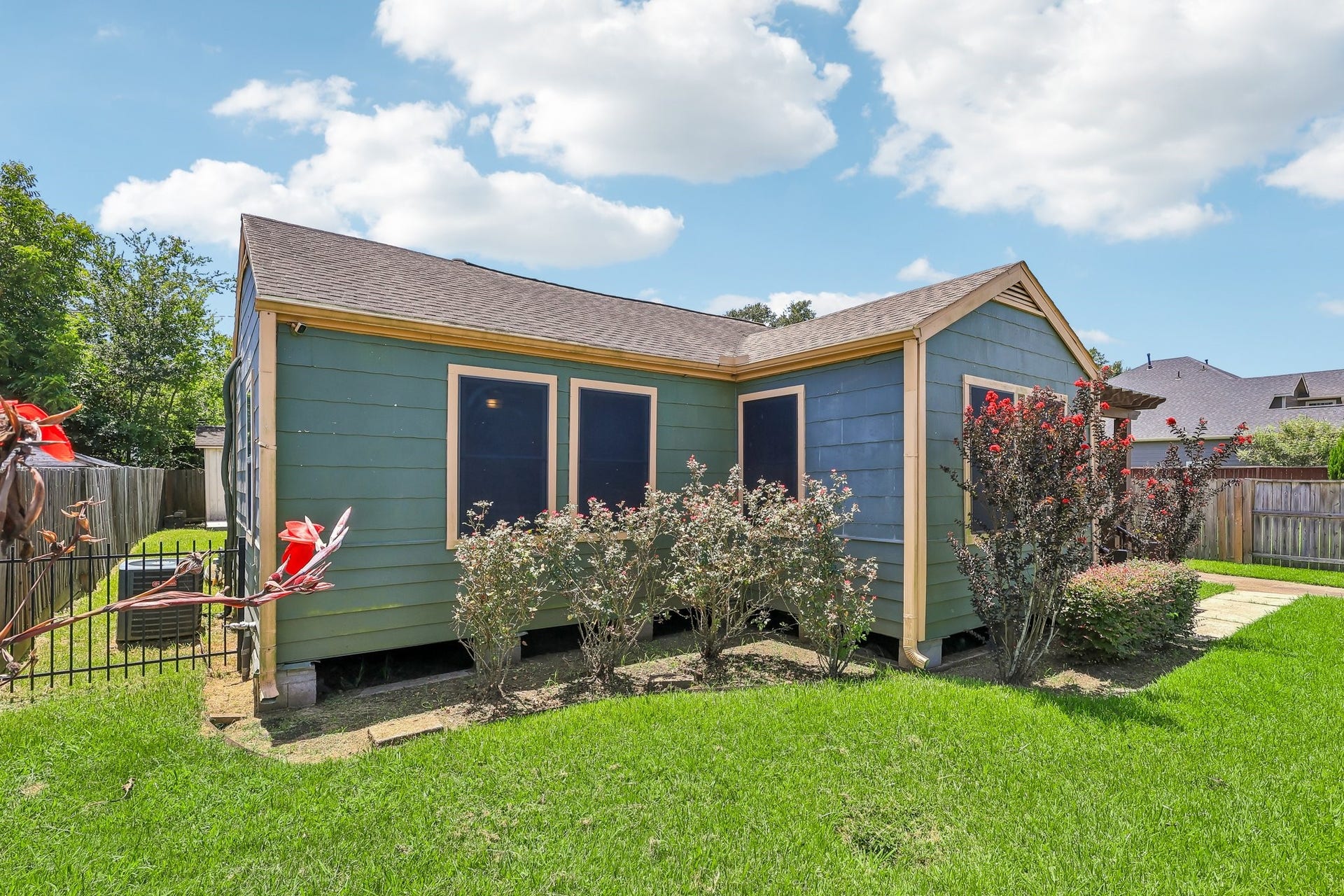 4516 Dewberry Street, Houston, TX 77021 4516 Dewberry Street, Houston, TX 77021