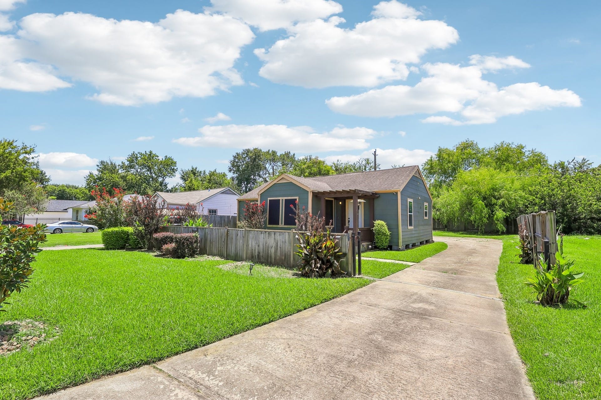 4516 Dewberry Street, Houston, TX 77021 4516 Dewberry Street, Houston, TX 77021