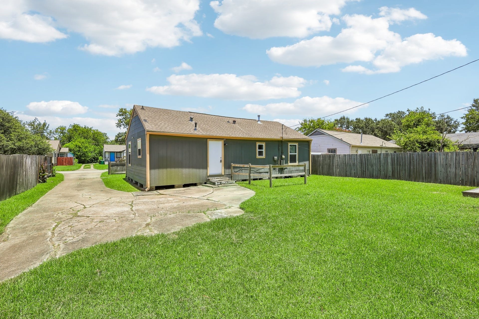 4516 Dewberry Street, Houston, TX 77021 4516 Dewberry Street, Houston, TX 77021