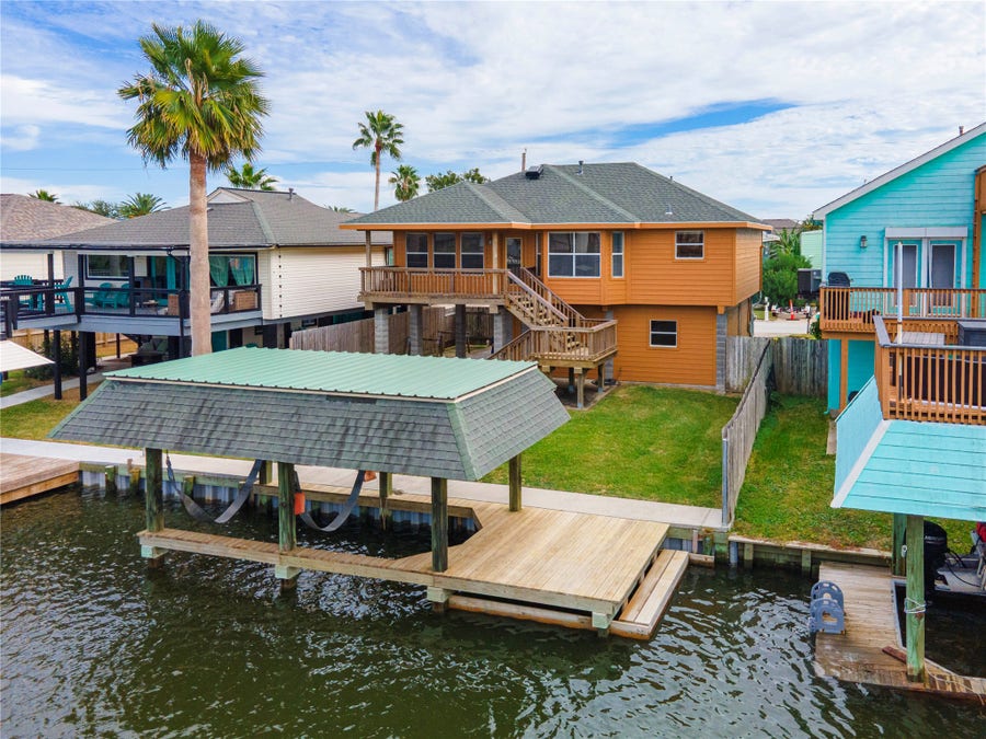 Property photo for 582 Warsaw Street, Bayou Vista, TX