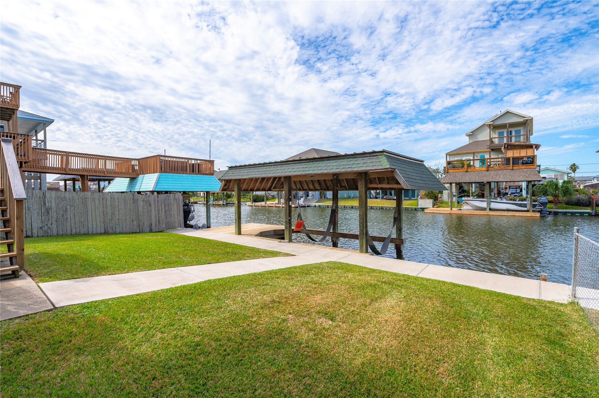 582 Warsaw Street, Bayou Vista, TX 77563 582 Warsaw Street, Bayou Vista, TX 77563